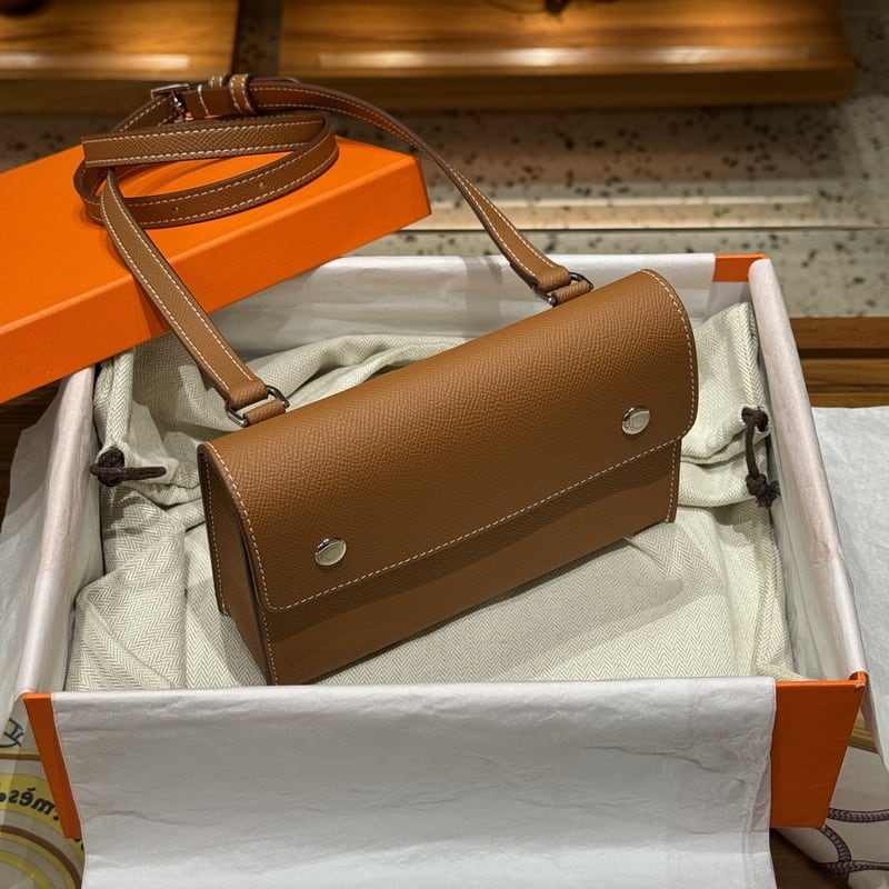 本革ショルダーバッグ ショルダーポシェット エトゥープ 白 茶