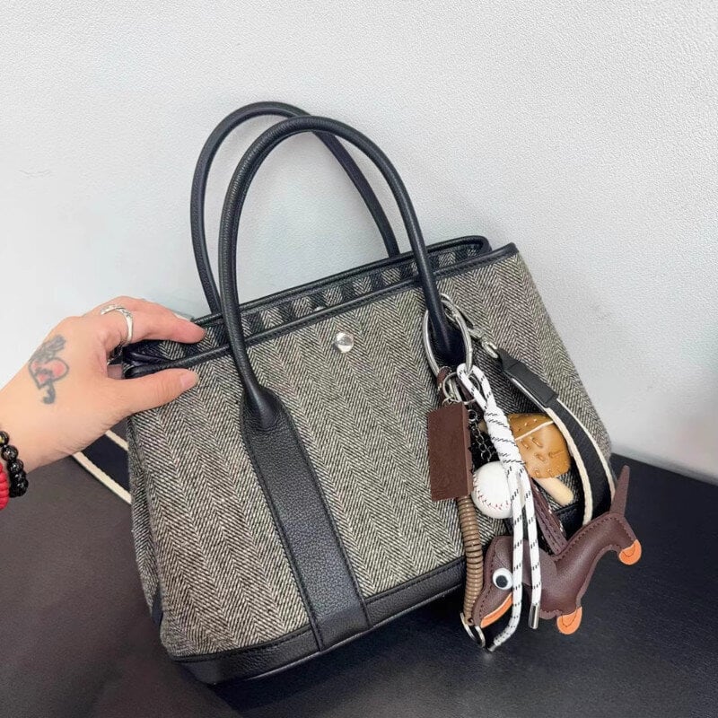 ネゴンダ ウール製ハンドバッグ 30cm 黒 グレー 茶