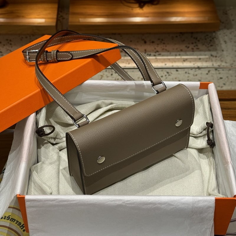 本革ショルダーバッグ ショルダーポシェット エトゥープ 白 茶