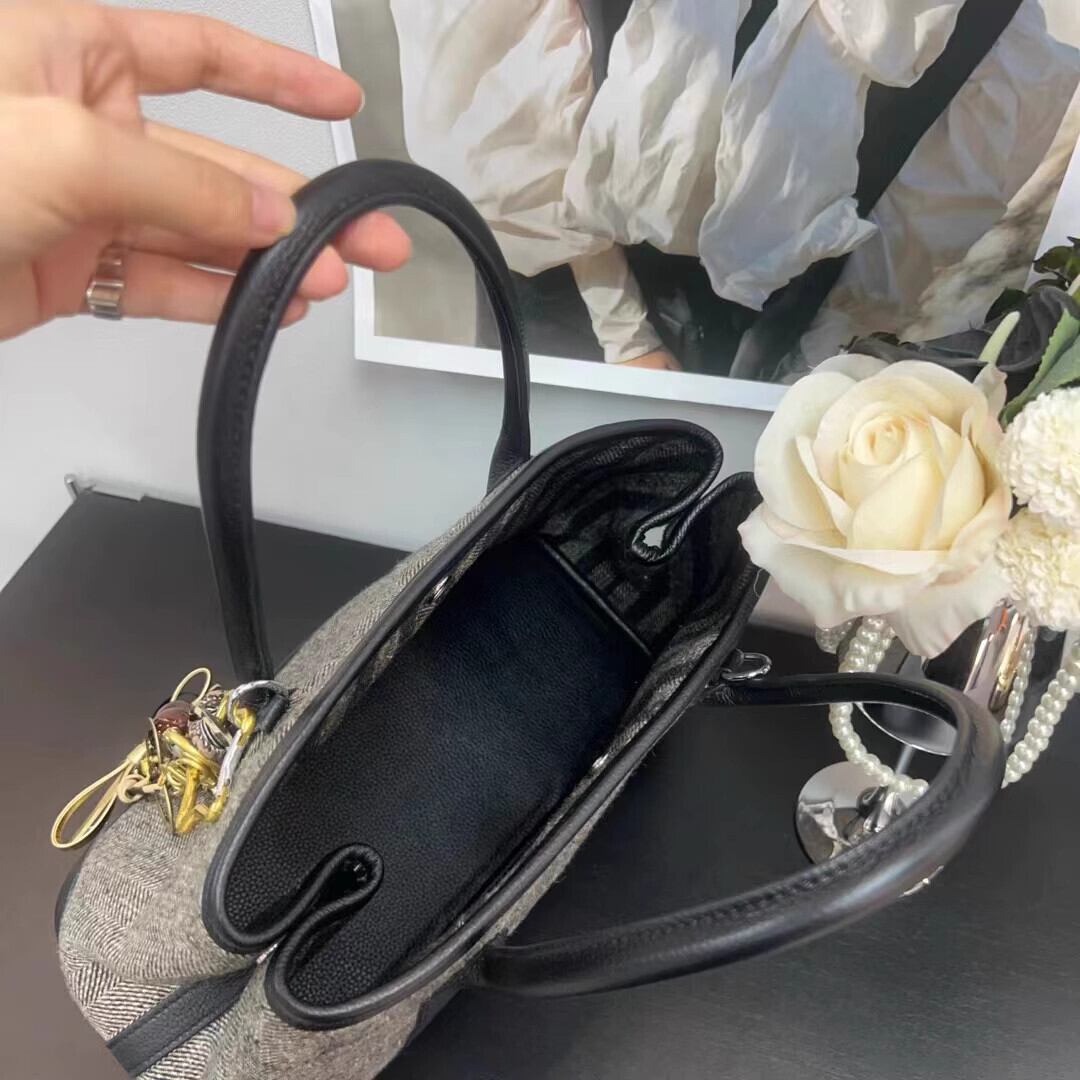 ネゴンダ ウール製ハンドバッグ 30cm 黒 グレー 茶
