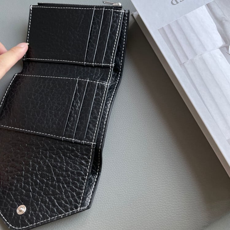 本革二つ折り財布 4ステッチ入り かぶせ付 カラーバリエーション 黒 レディース