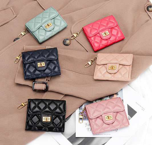 羊革財布 ラムスキン財布 マトラッセ財布 本革二つ折り財布 キーチェーン付 本革小銭入れ 黒 ピンク ベージュ ネイビー