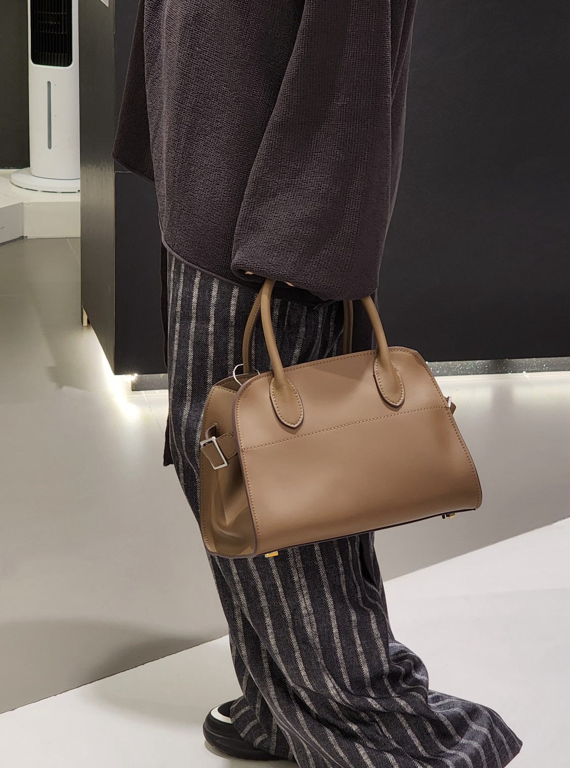 サイドベルト本革トートバッグ 10 12インチ ソフトレザー 2wayタイプバック ブラック トープ エクリュ