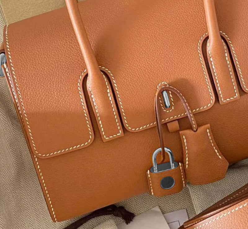 本革ショルダーバッグ 鍵付きバッグ ブガッティバッグ 黒 ゴールド エトゥープ グレー