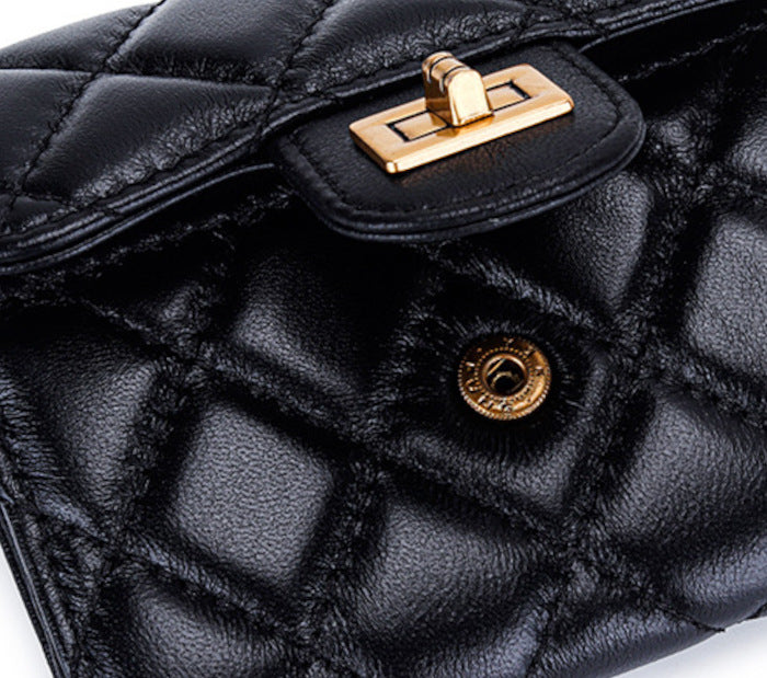 羊革財布 ラムスキン財布 マトラッセ財布 本革二つ折り財布 キーチェーン付 本革小銭入れ 黒 ピンク ベージュ ネイビー