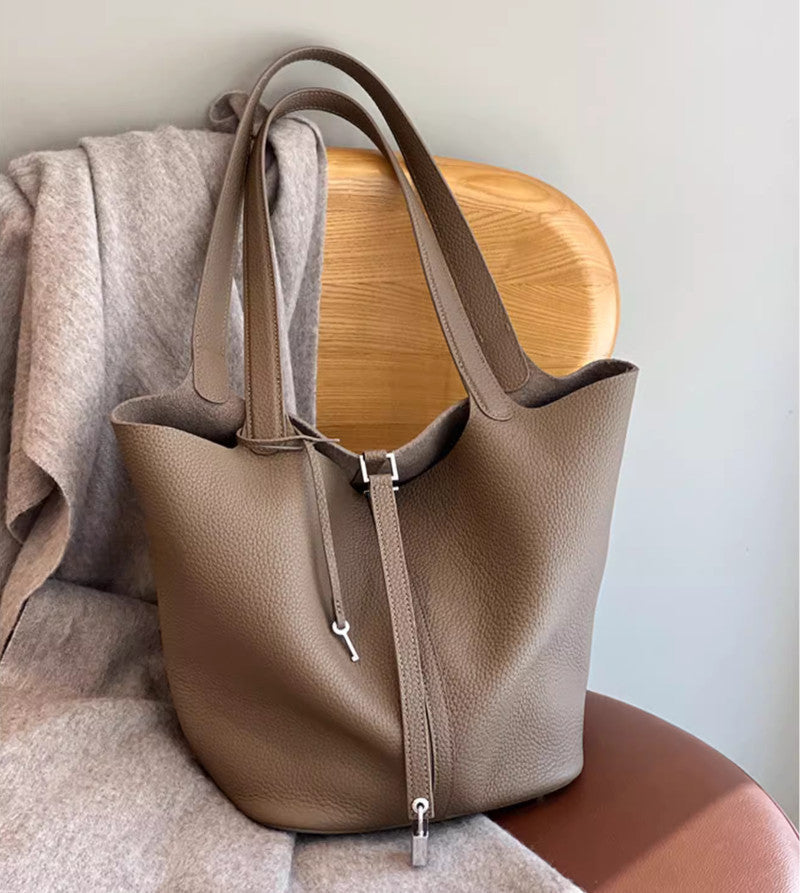 【新品】本革 キューブバッグ エトープ×ゴールド金具 ハンドバッグ トゴ M ゴールド金具トゴ 牛革キューブバッグ 付属品付き 新品】本革