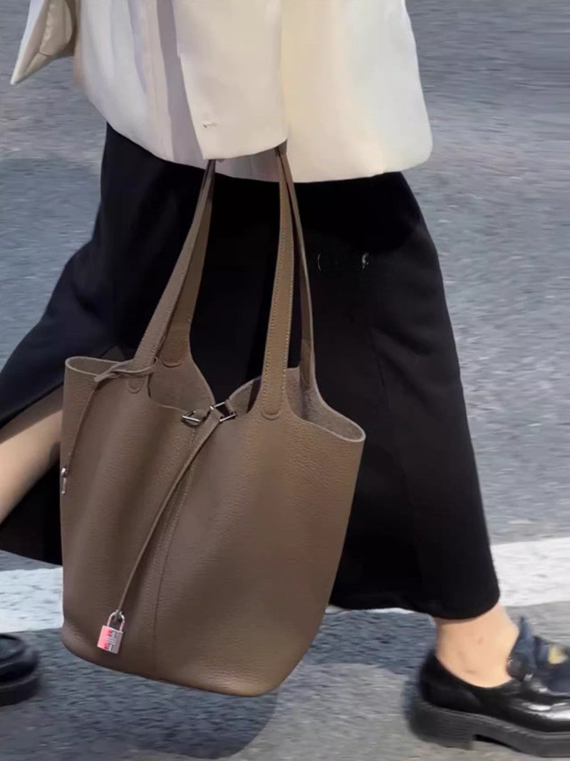 キューブバッグ 本革  ショルダーバッグ レディース エトゥープ バイカラー