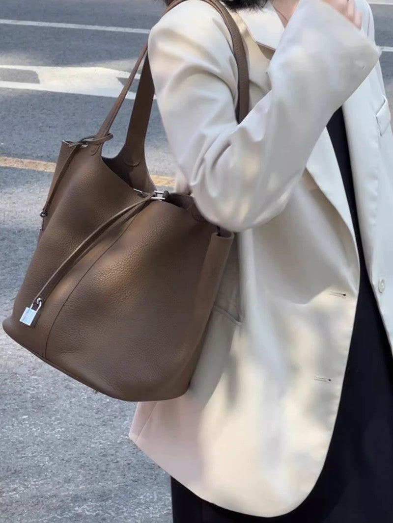 キューブバッグ 本革  ショルダーバッグ レディース エトゥープ バイカラー