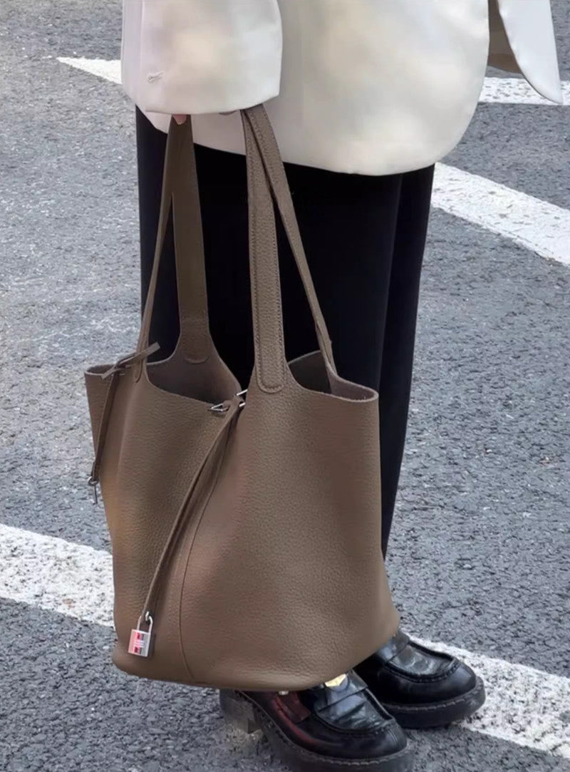 キューブバッグ 本革  ショルダーバッグ レディース エトゥープ バイカラー