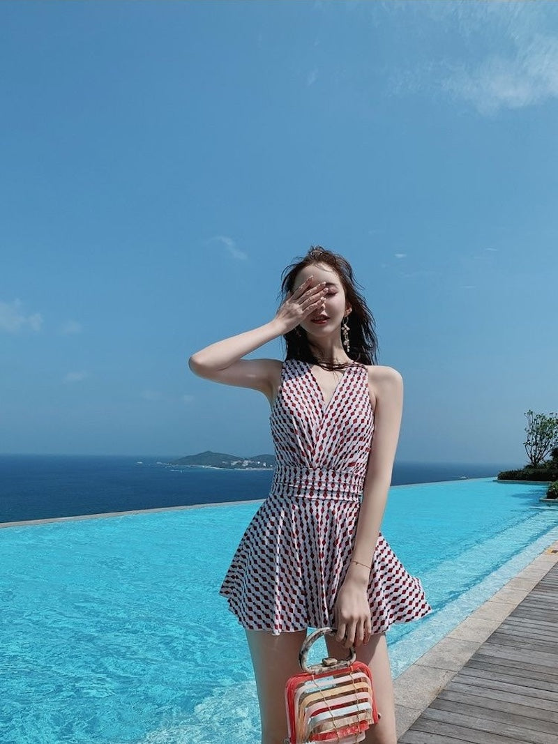 水着 レディース 体型カバー 服に見える水着 フレアスカート ホルターネック ウエストシェイプ 痩せ見え ダイヤ柄 高級感 ビーチウェア　赤